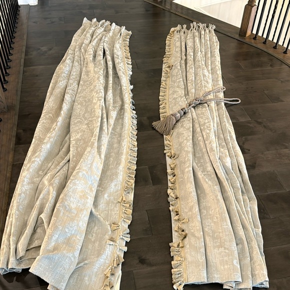 SET OF 2 CUSTOM MADE DROAES WITH FRINGE LINED - Picture 3 of 7